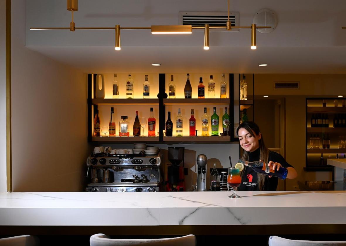 Apollon Hotel トロン エクステリア 写真