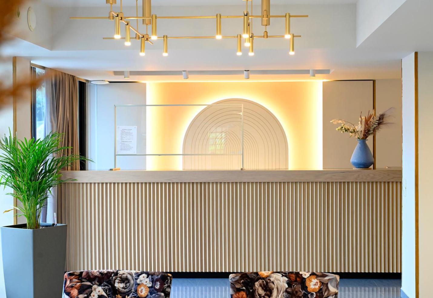 Apollon Hotel トロン エクステリア 写真