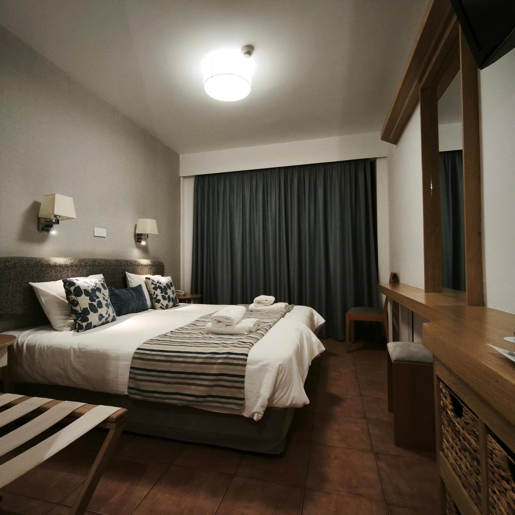 Apollon Hotel トロン エクステリア 写真