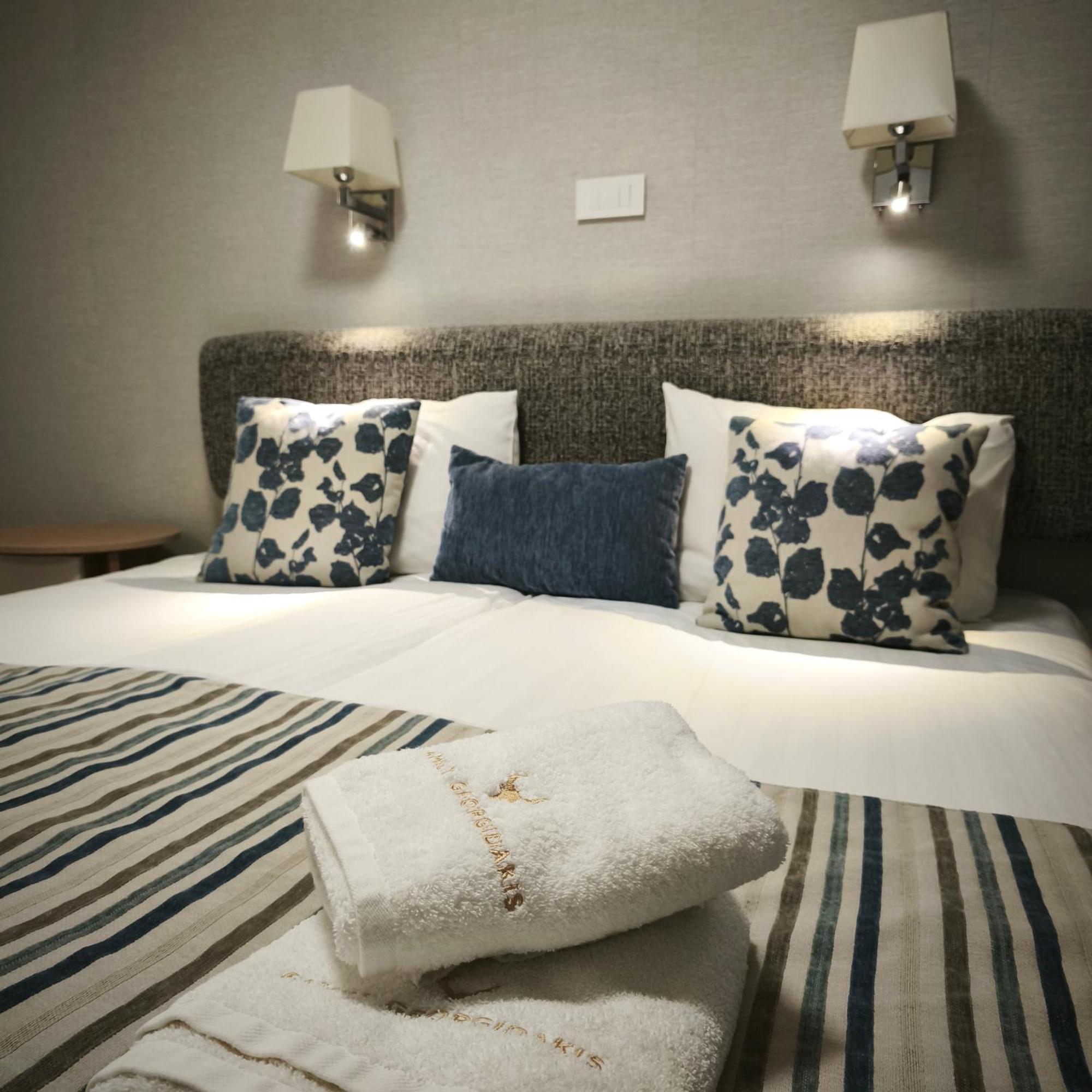 Apollon Hotel トロン エクステリア 写真