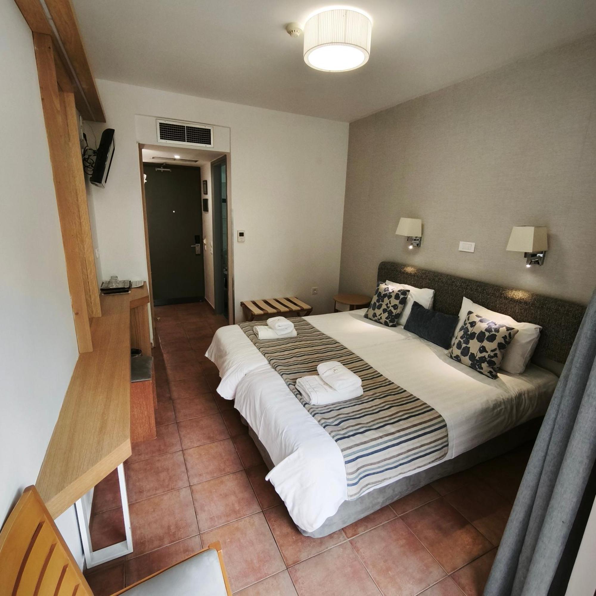 Apollon Hotel トロン エクステリア 写真